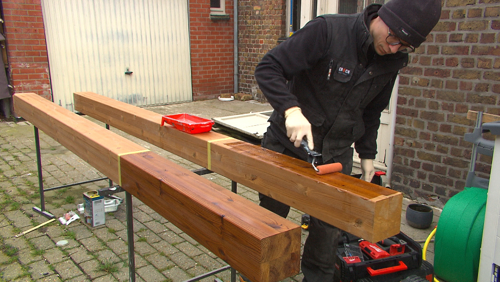palen beitsen zelf tuinpoort maken