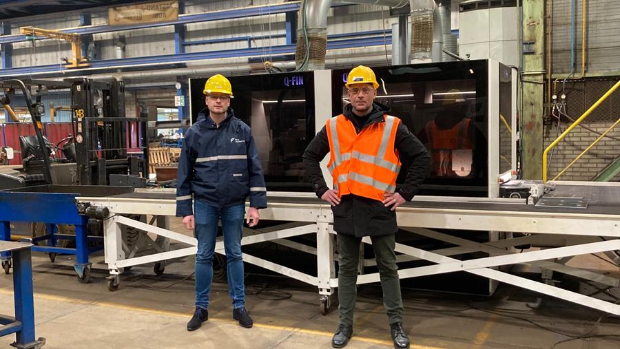 Niels Heijens (operations manager Ferris), rechts Patrick van Scherpenseel (accountmanager Q-Fin) voor de SER600