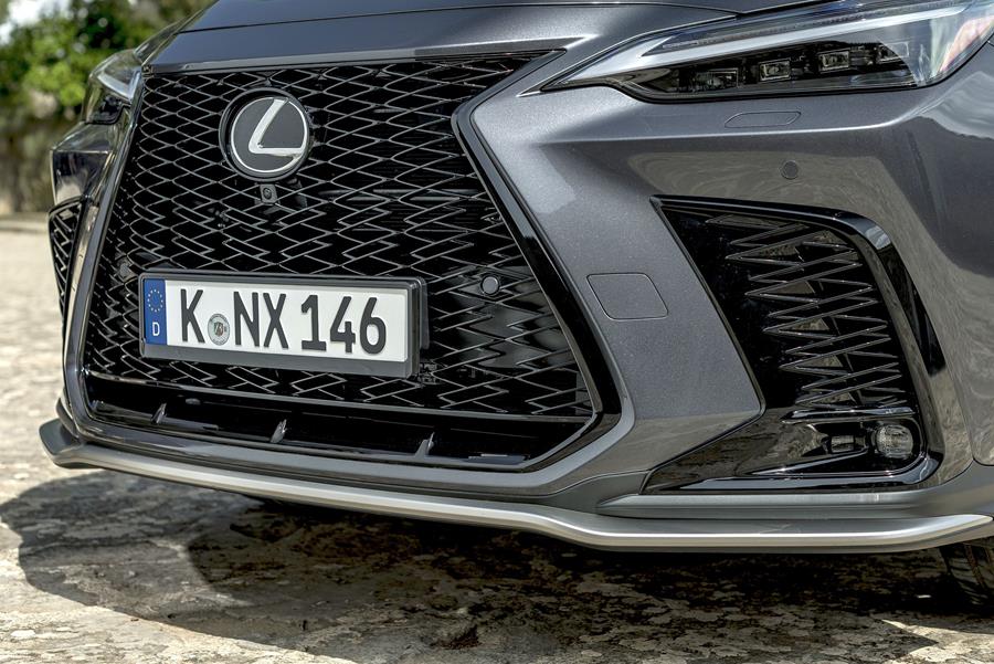 Rijtest Lexus NX 450h+ 9
