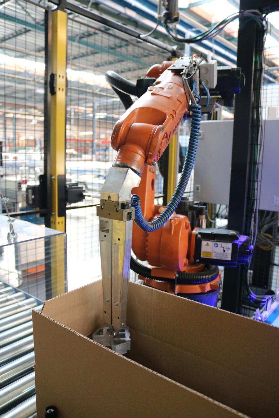Armin besturing voor automatisch opbergen onderdelen