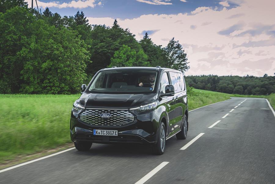 Ford Pro E-Tourneo Custom 2
