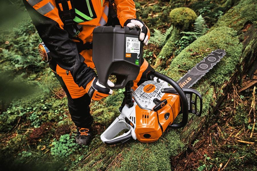 Chainsaw + STIHL MotoMix 100